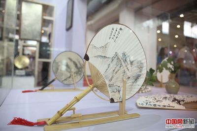 走马文博会:文化创意产业展区展现中国民族特色|文博会|文化创意产业|展区_新浪新闻